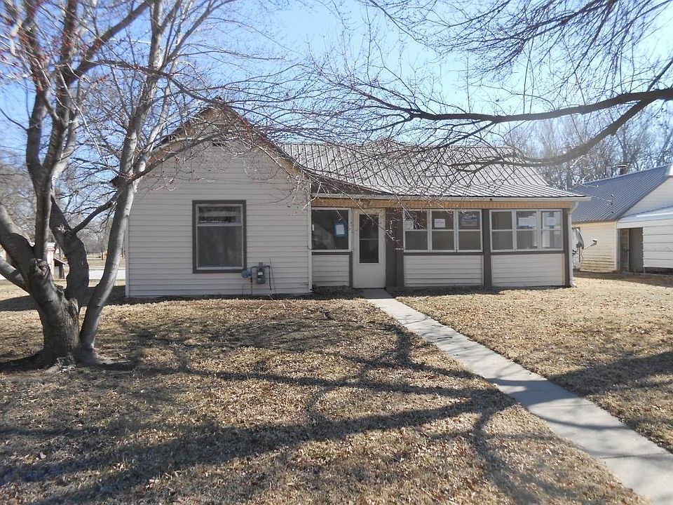 310 Thayer St Beatrice NE 68310 Zillow