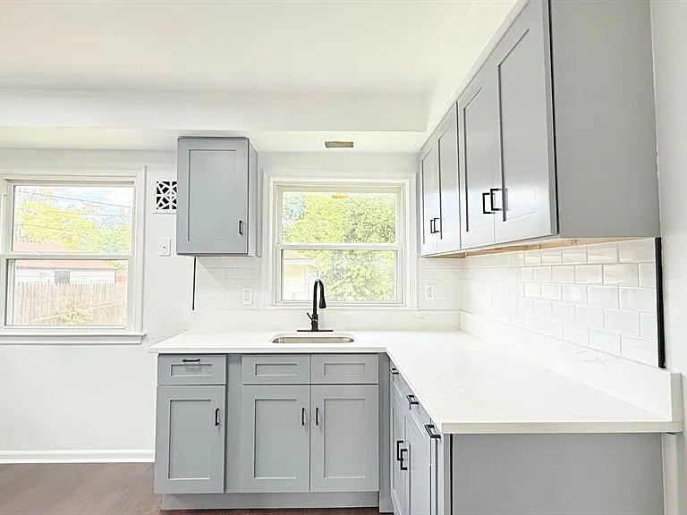 311 Amherst St — Photo 12