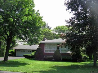 2362 Saint Joseph Dr, Niskayuna, NY 12309