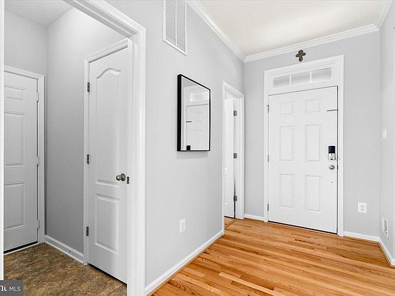 3rd image of 161 Stonecrest Cir