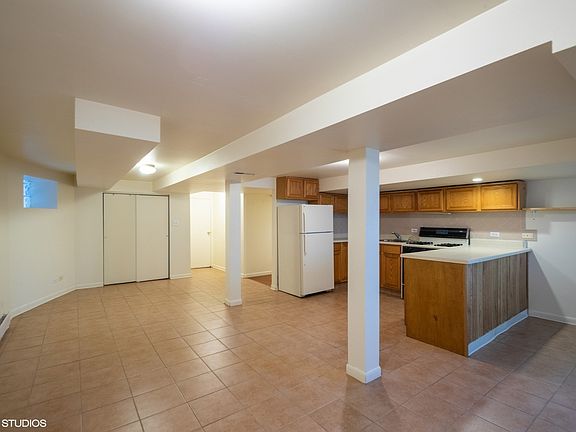 2nd image of 4009 N Greenview Ave #Gdn