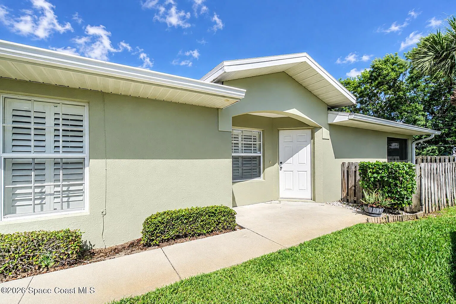 3 bed, 2.0 bath, 1412 sqft, $2,700 — Photo 2