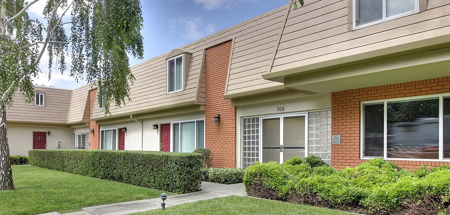 3 bed, 2.5 bath, $4,695 — Photo 2