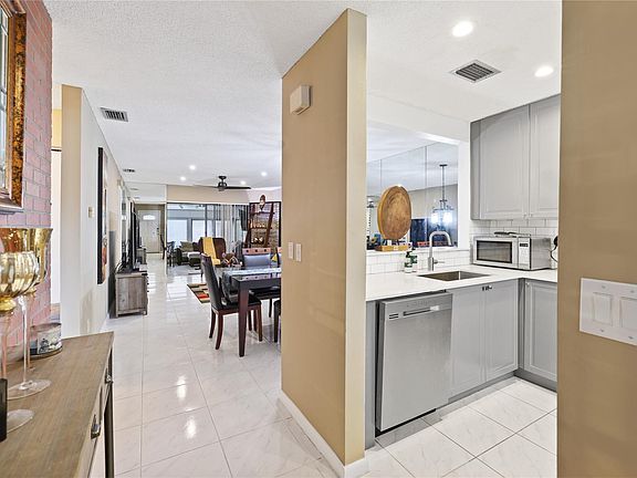 3rd image of 313 NW 36th Avenue #313