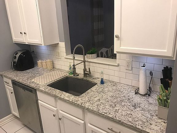 5th image of 163 Oak Green Dr