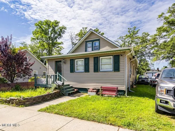 33 Oakwood Place, Keansburg, NJ 07734