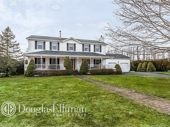 2nd image of 40 Chateau Dr