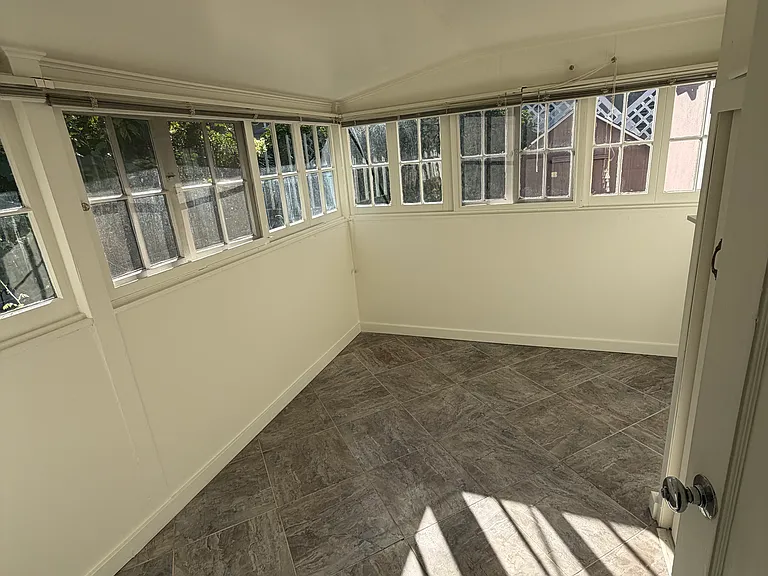 934 Webster St — Photo 7