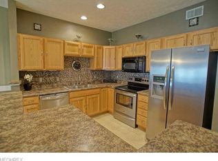 108 Ridgestone Ct, Berea, OH 44017