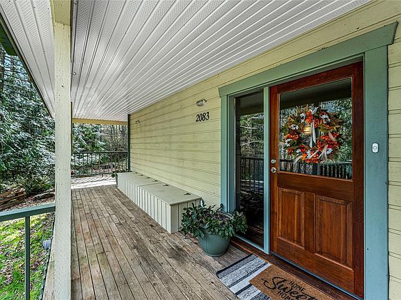 4th image of 2083 N End Rd