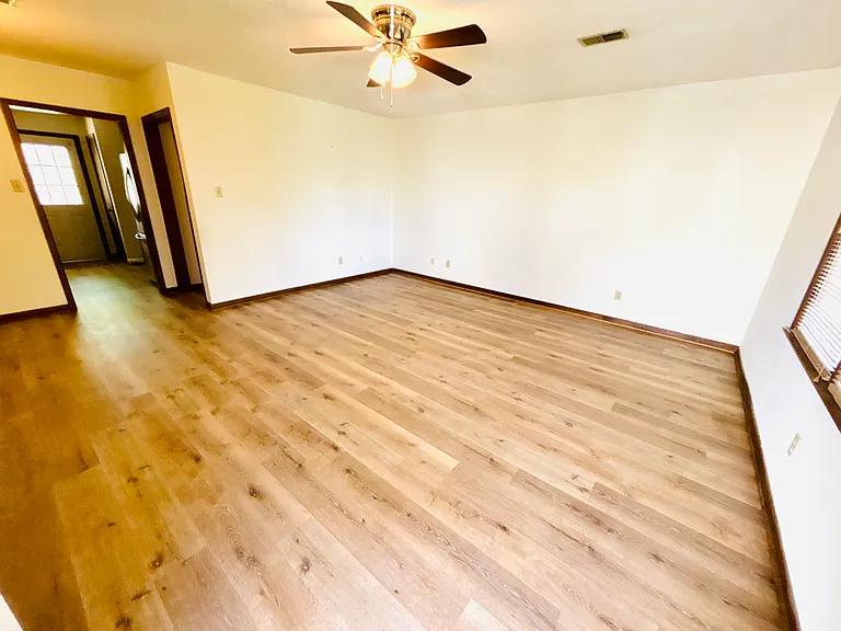 145 Bentwood Cir — Photo 5