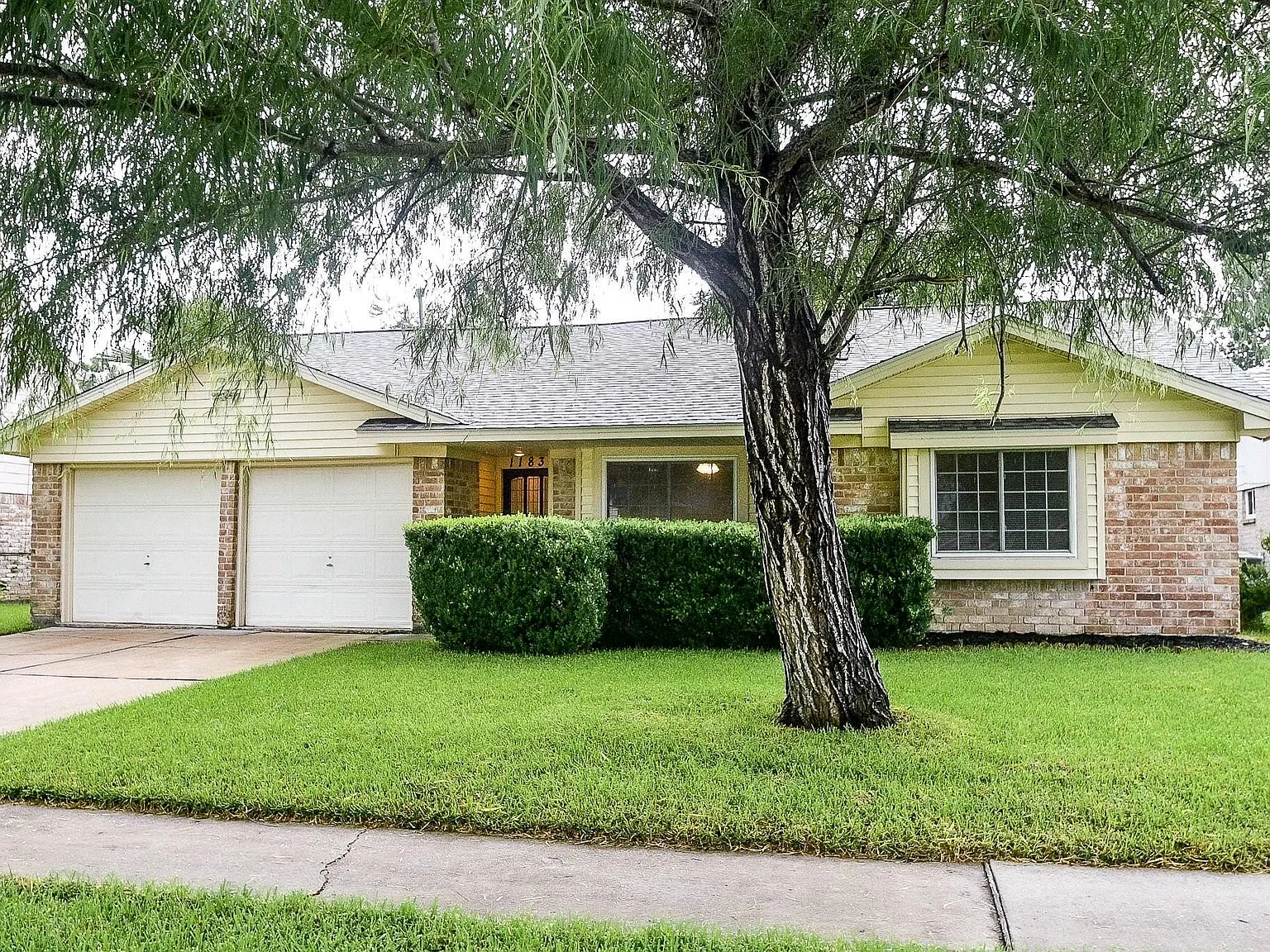 3 bed, 2.0 bath, 1692 sqft, $1,975 — Photo 2