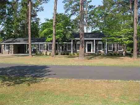 1st image of 521 Country Club Dr