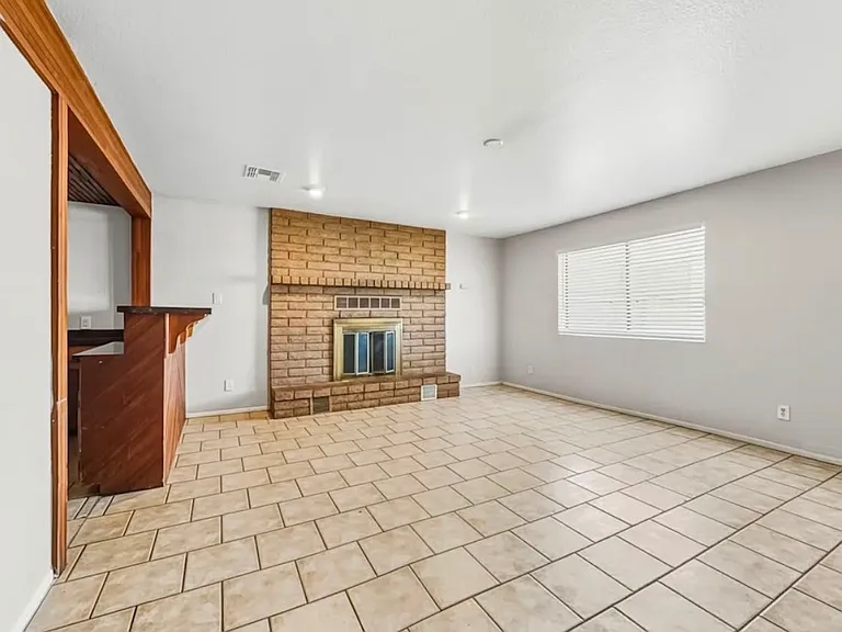 5634 W Hubbell St — Photo 10