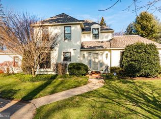 8 Highfield Ln, Wayne, PA 19087