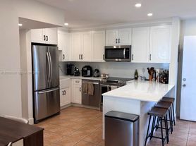9227 SW 87th Ave, Miami, FL