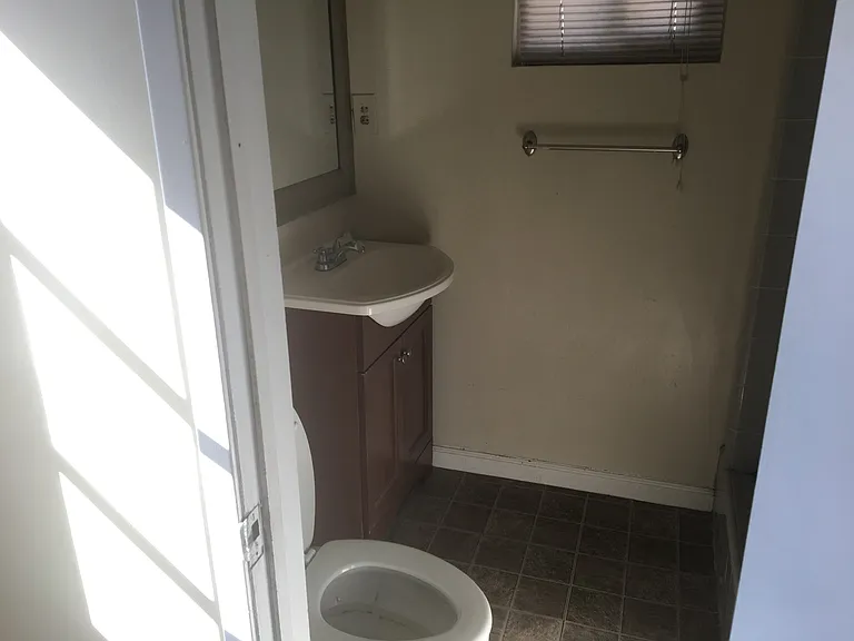 113 S Regal St — Photo 6