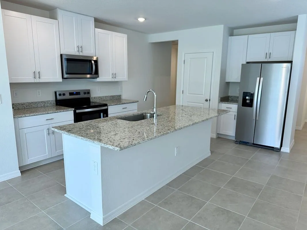 4 bed, 2.0 bath, 1687 sqft, $2,495 — Photo 3