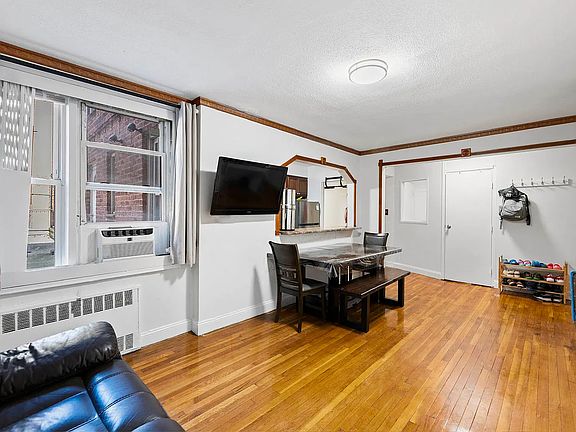 3rd image of 3538 75th St APT 1B