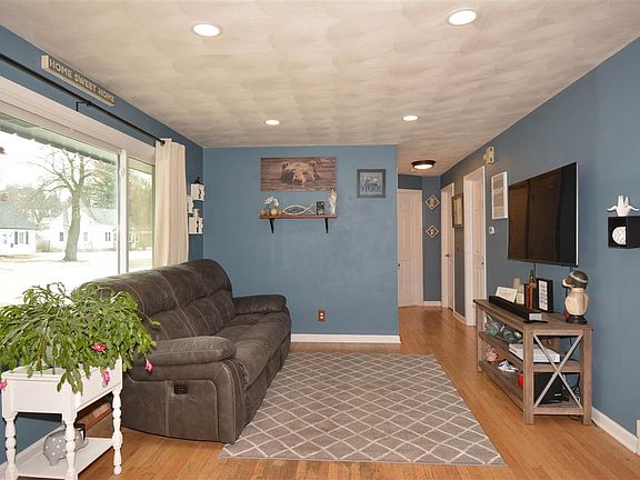 5th image of 1224 Putnam Ave
