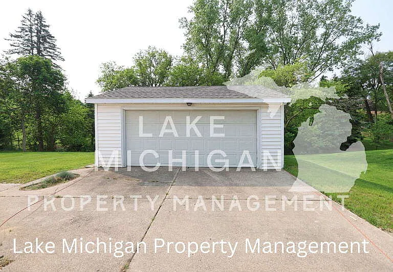 1010 N Hampton Dr NE — Photo 12