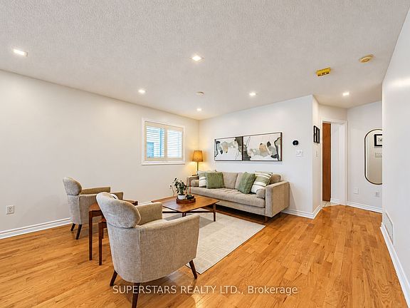 5th image of 167 Humberland Dr
