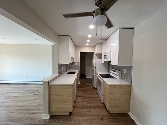 3rd image of 7425 Brookdale Dr APT 208