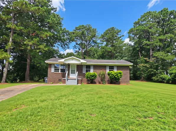 401 Fairwoods Dr, Lanett, AL 36863