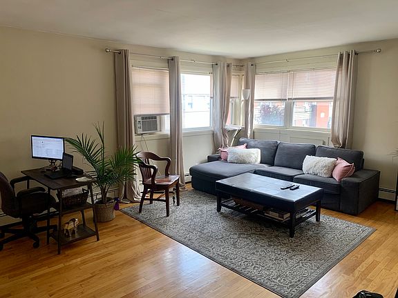 2nd image of 2409 W Balmoral Ave APT 2E