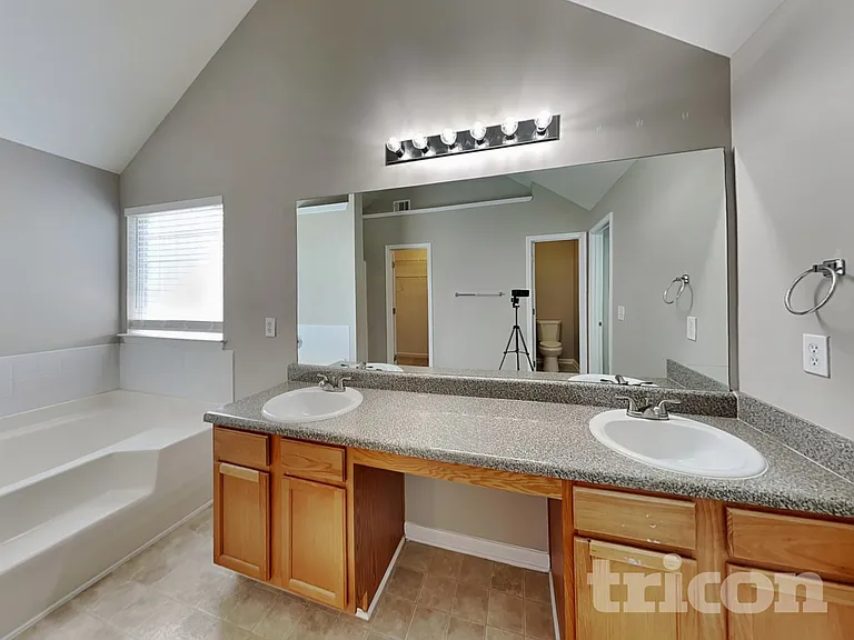 3131 Berthas Overlook — Photo 11