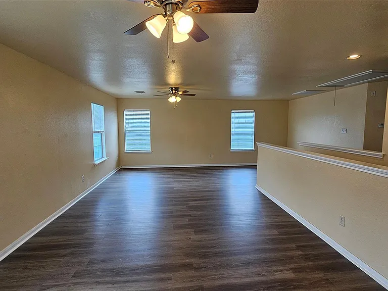22135 Greengate Dr — Photo 26