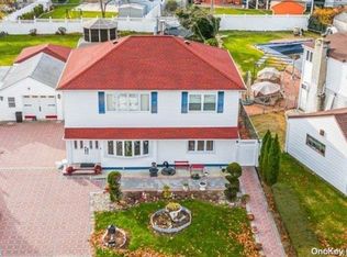 801 Wyngate Dr E, Valley Stream, NY 11580