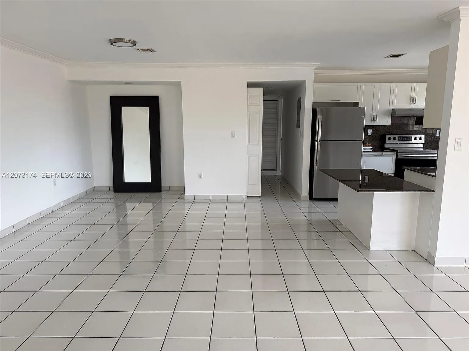 Majorca Plaza Condo I — Photo 1