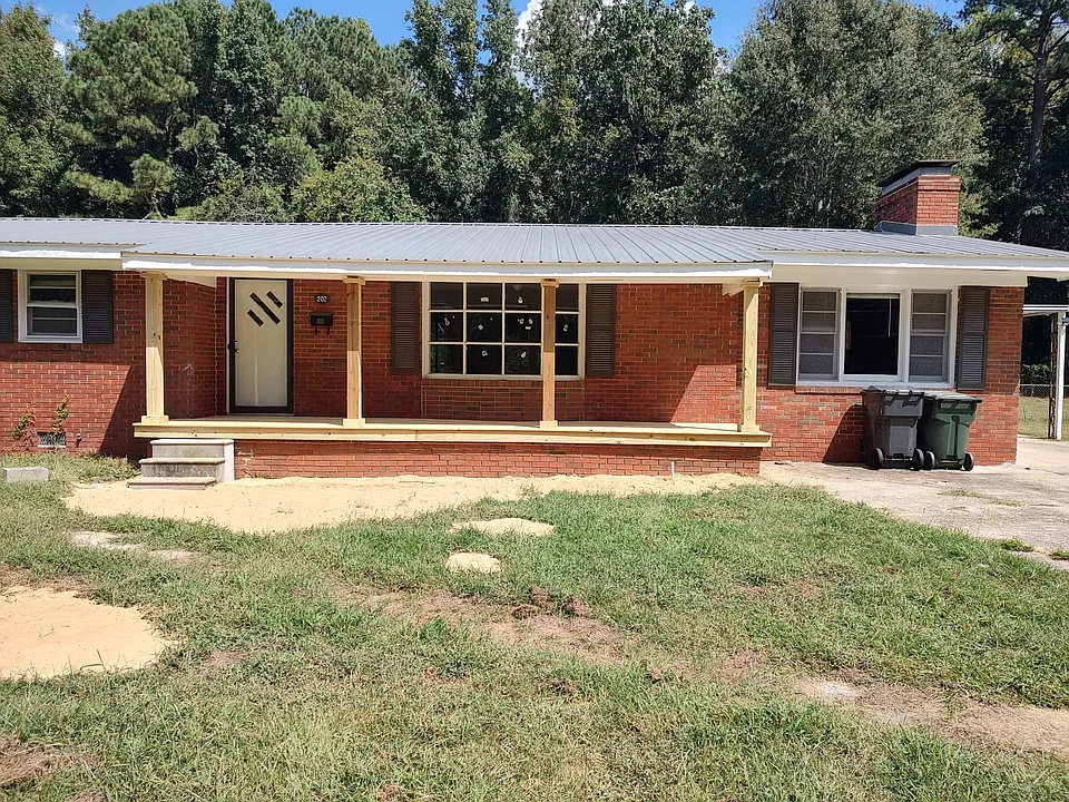 202 Redwood Trl