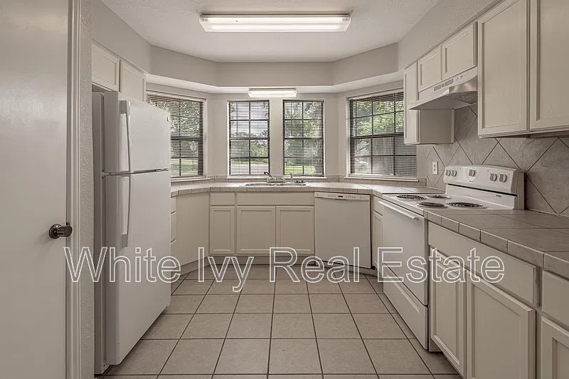 2 bed, 2.0 bath, 1019 sqft, $1,325 — Photo 4
