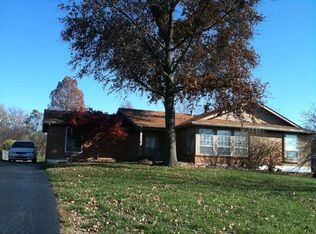 328 Holloway Rd, Ballwin, MO 63011