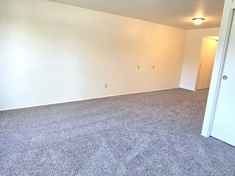 2600-2928 NW Tyler Ave — Photo 9