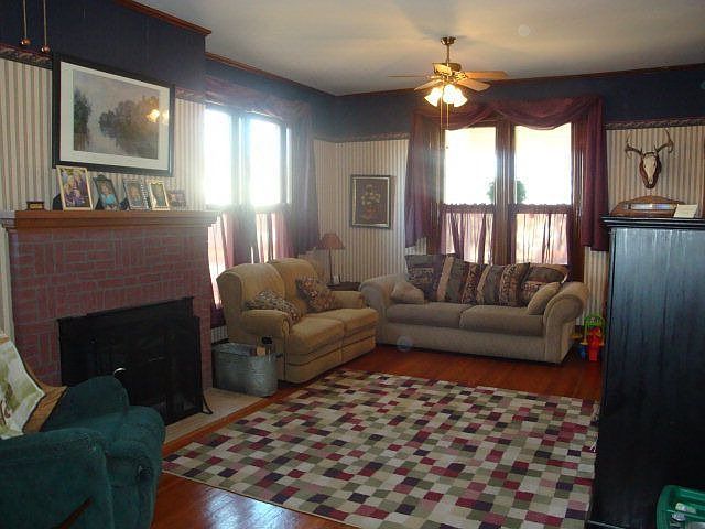 2nd image of 615 Vine St