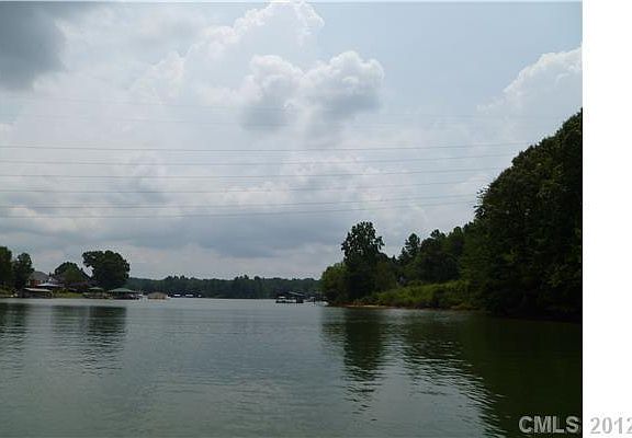3rd image of 3 Honeydew Cir #3