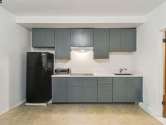 4th image of 627 25th Ave