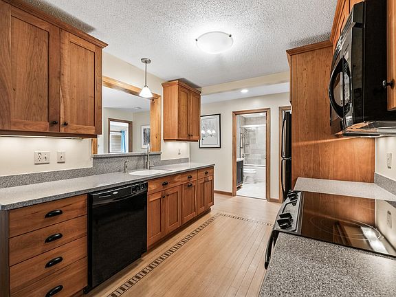 2nd image of 56 Northbrook Circle #C18