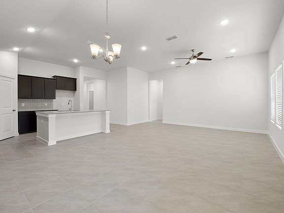 4th image of 713 W Haveland St