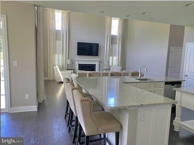 5 bed, 3.5 bath, 3200 sqft, $2,895 — Photo 4