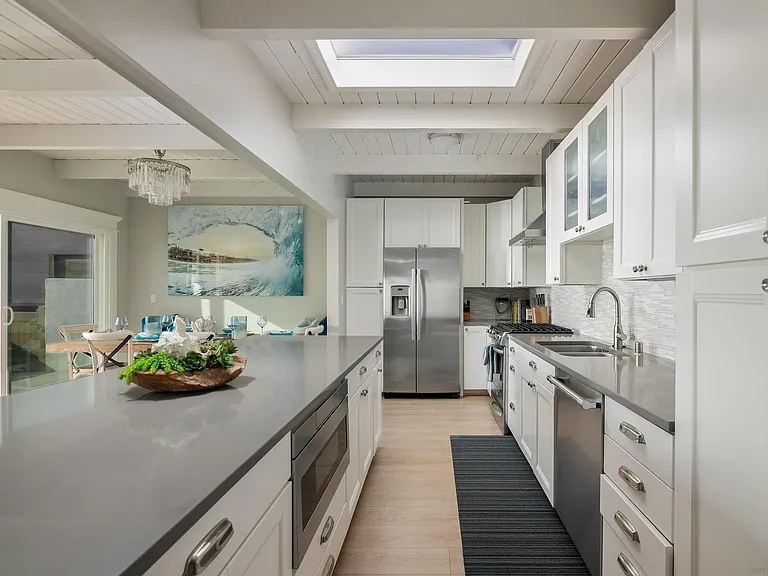 1680 N Neptune Ave — Photo 35
