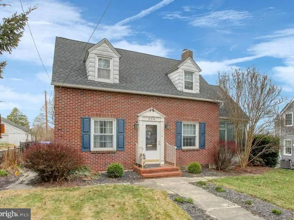 204 N Grant St, Waynesboro, PA 17268
