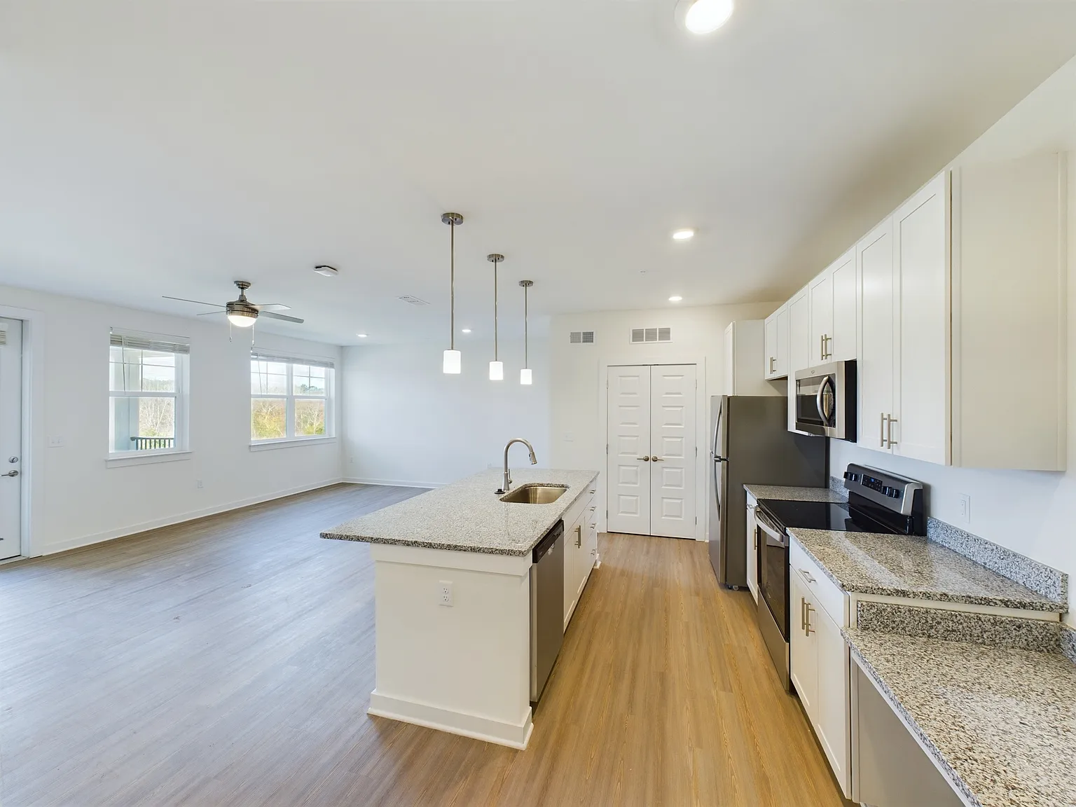 1 bed, 833 sqft, $1,499 — Photo 1