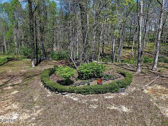 5th image of 4877 Eastland Rd