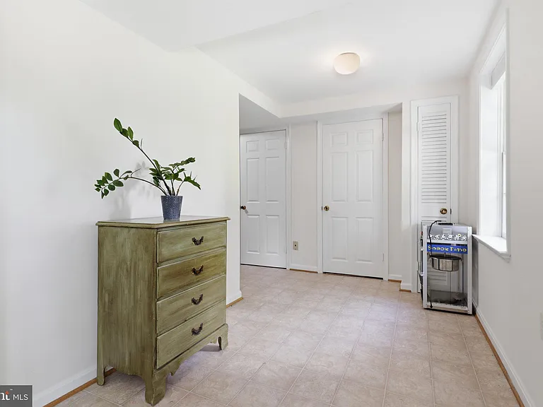 6817 Jeremiah Ct — Photo 32