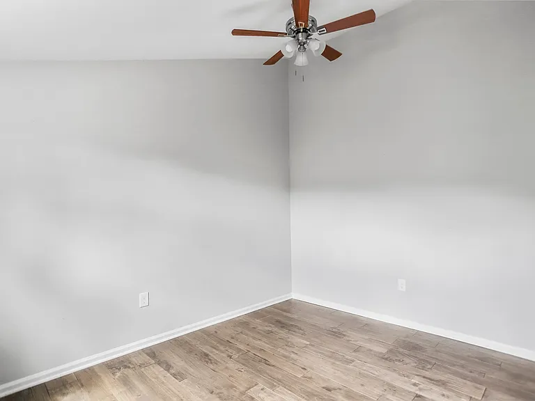 1523 Kensington Dr — Photo 5