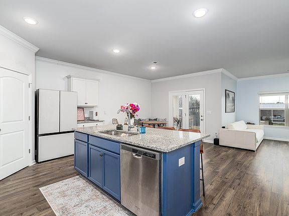 3rd image of 225 Ashland Dr SW